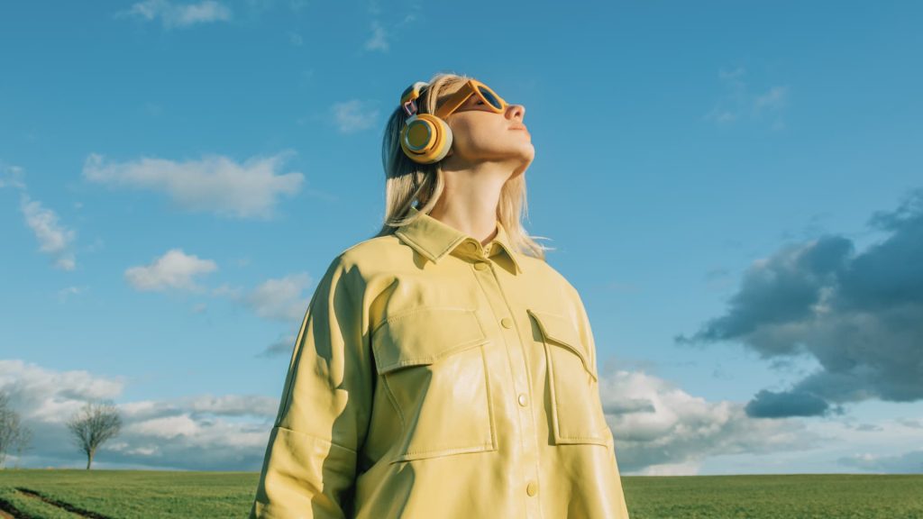 Here’s the No. 1 type of music for focus and concentration, says Harvard brain expert—and it’s not classical