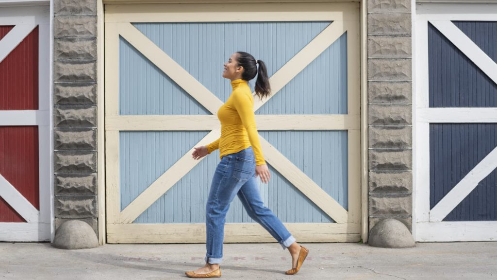 This fitness company wants to pay you $10,000 to walk 10,000 steps in a single day—here’s how it works