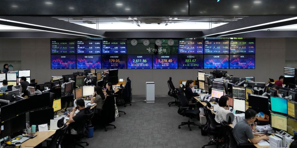 Asia stocks under pressure, tracking Wall Street’s losses last week