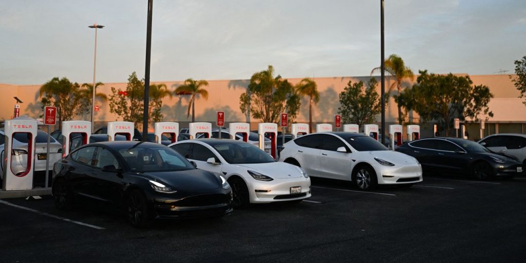 Tesla’s stock heads toward deepest loss in two months