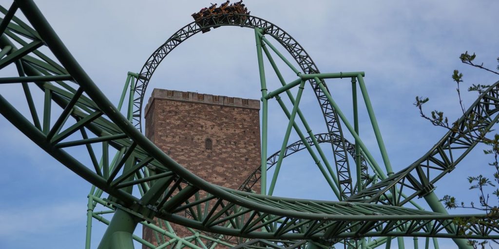 A summer battle of the stock bulls and bears is brewing. Here’s how you play both sides of that.