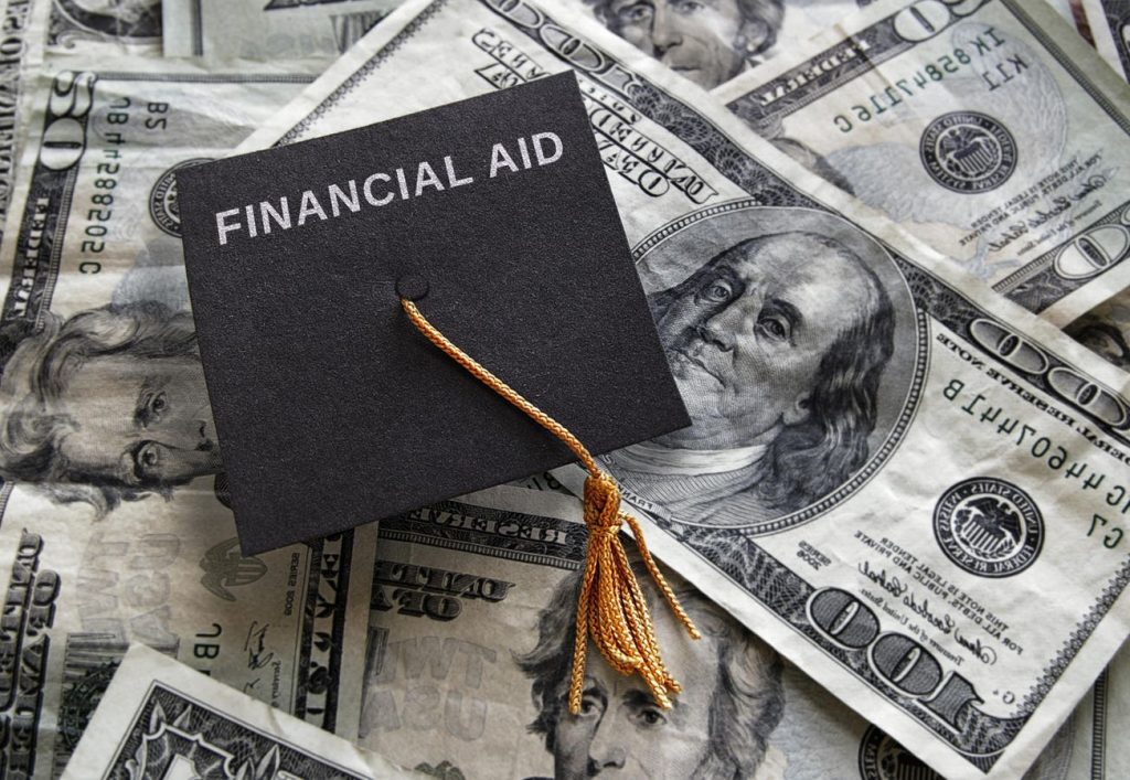 How To Snag Last-Minute Financial Aid For College