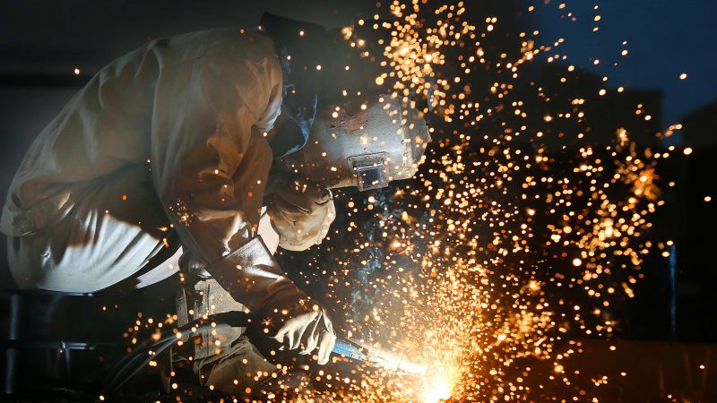 China’s services activity drops to weakest level in six months
