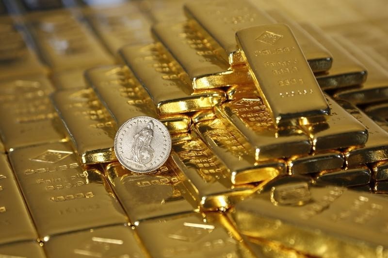 Gold reverses recent gains as Fed minutes posit more rate hikes