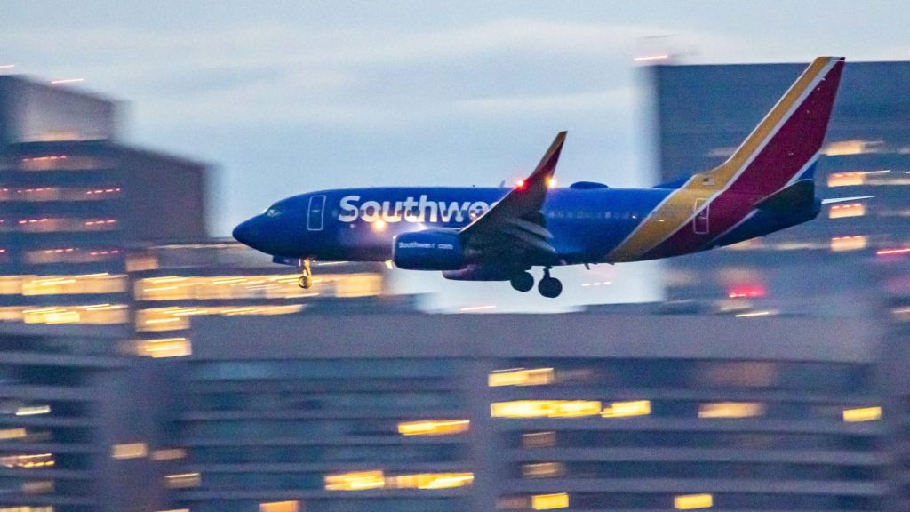 Southwest Airlines shares tumble 9% as costs rise, unit revenue slips