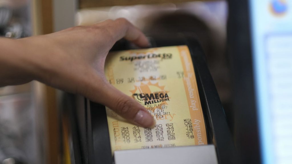 You could win nearly $1 billion between the Mega Millions and Powerball jackpots—how much you’d take home after taxes