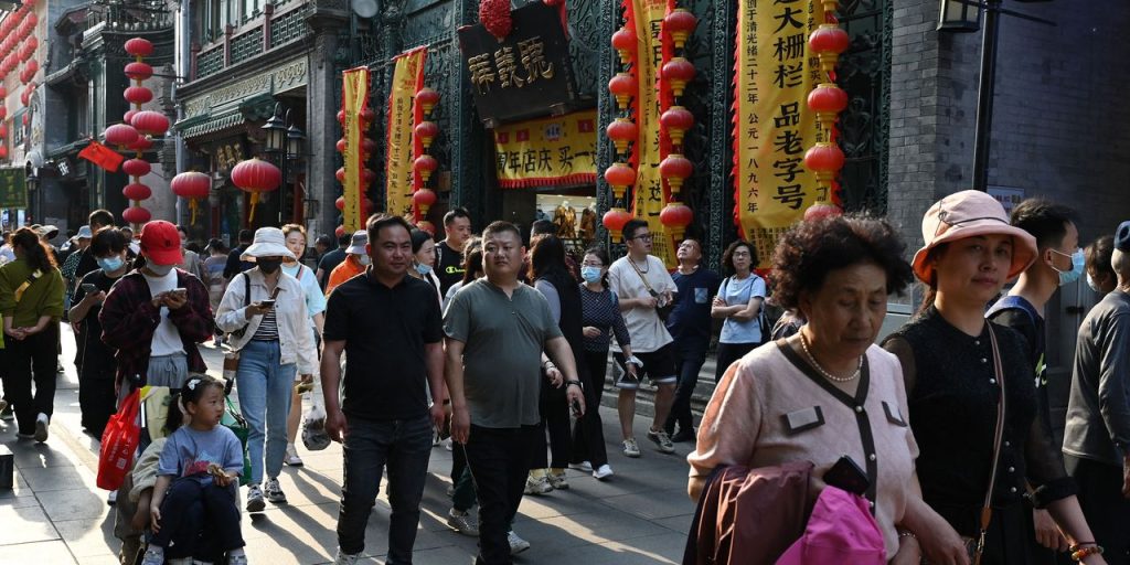 China’s Recovery Is on Hold. Shoppers Aren’t Spending.
