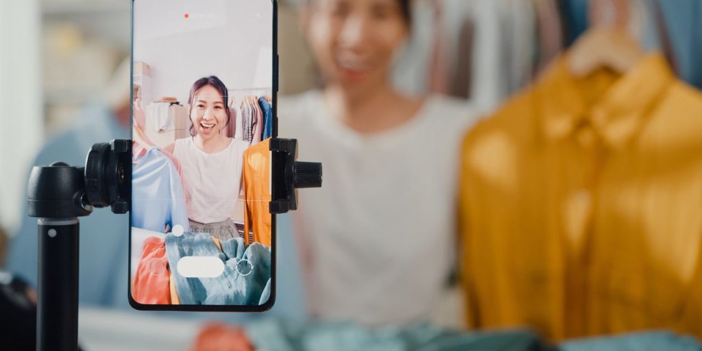 How to avoid costly mistakes when shopping on social media