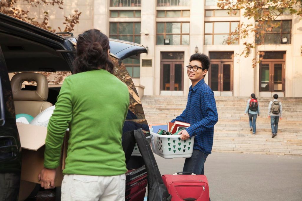 5 Financial Tips For College Kids Before Moving Into Dorms Next Month