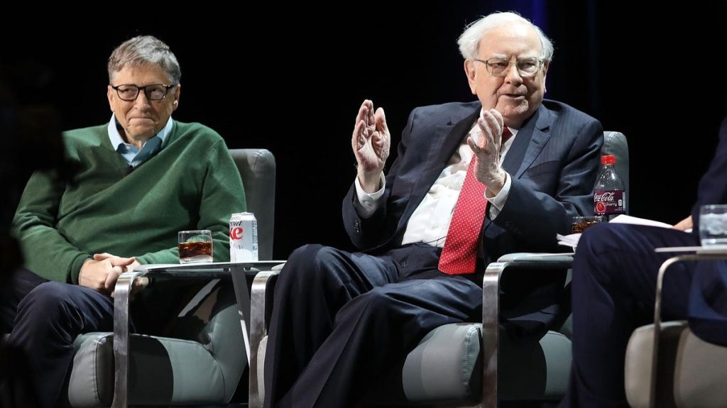 Gates, Buffett Prefer Farmland To Crypto As Blockchain Gains Steam Across Agriculture