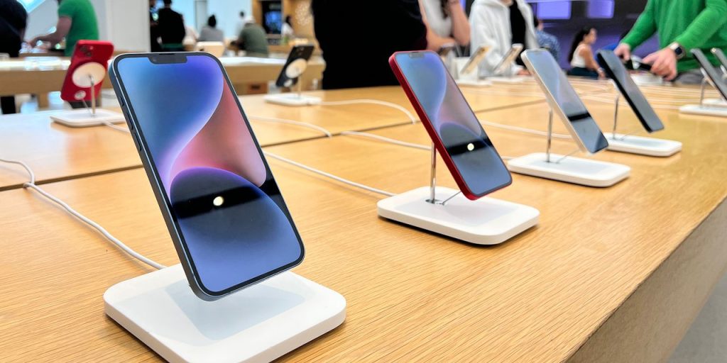 Apple Working on Chatbot to Compete With Bard, Bing and ChatGPT: Report