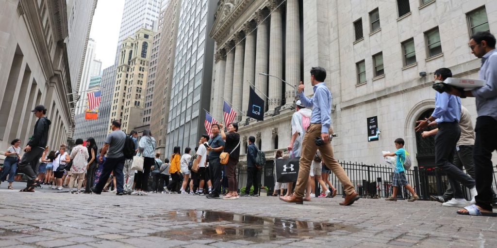 U.S. leading index falls for 15th month in a row — and still no recession