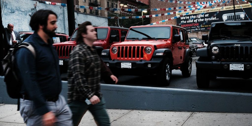 U.S. bank lending falls slightly in latest week