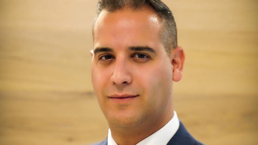 This Son Of Cuban Immigrants Manages Over $800 Million For New York Clients At MassMutual