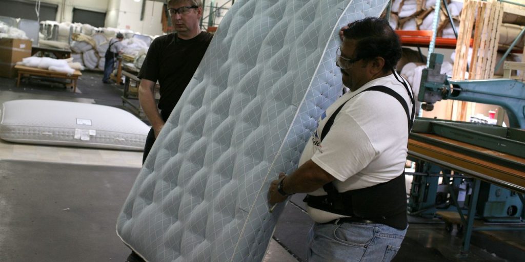 U.S. durable goods orders climb 4.7% led by Boeing contracts