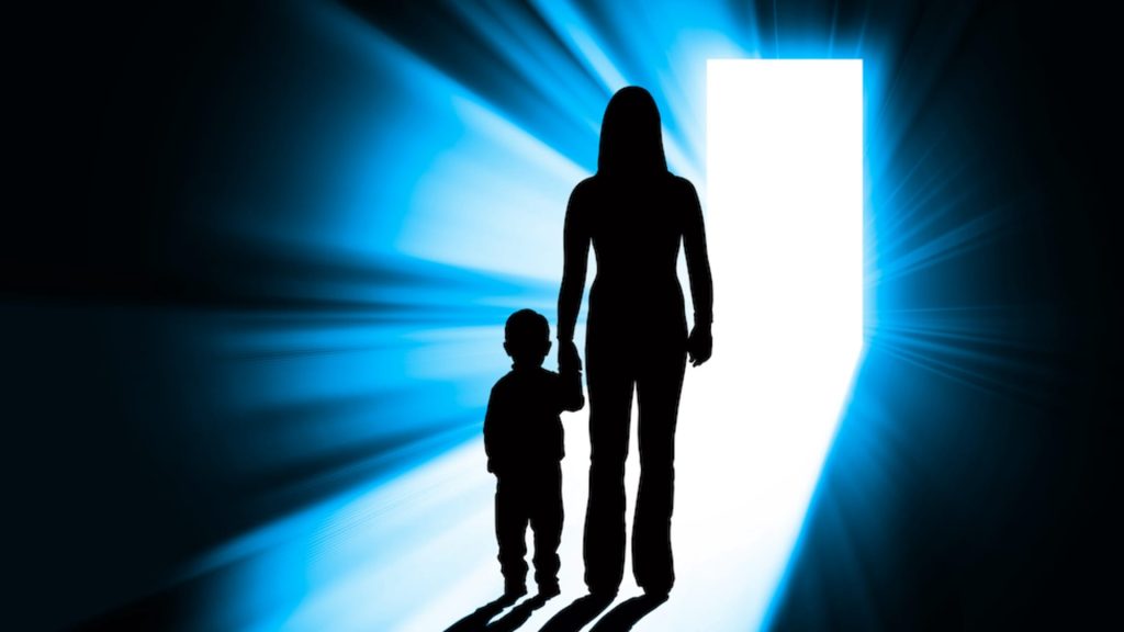 A psychologist shares the 6 toxic traits of ‘highly narcissistic’ parents—and how to deal with them