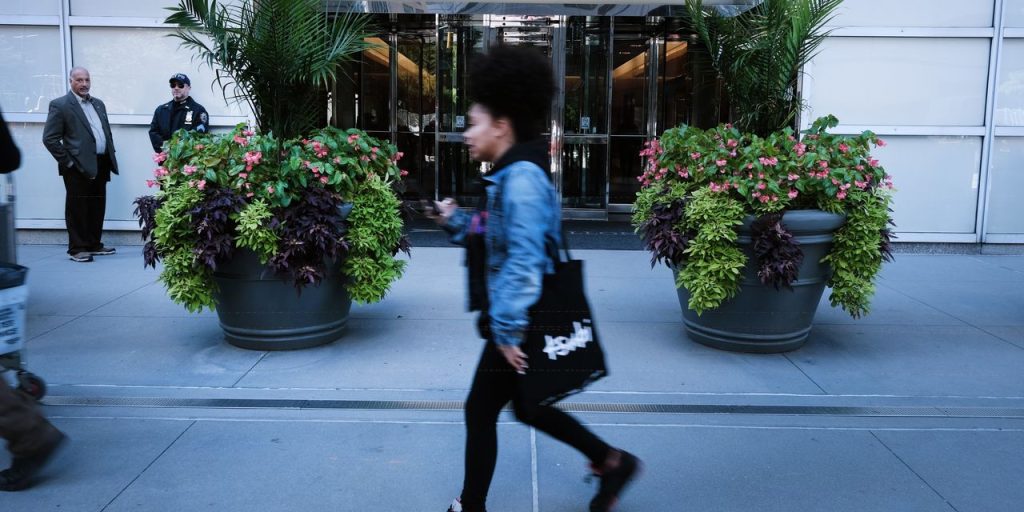 Moody’s places credit ratings of 6 major U.S. banks on review for downgrade