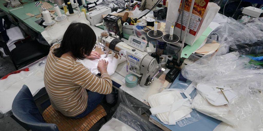 New York Fed’s Empire State factory gauge falls back into negative territory in August