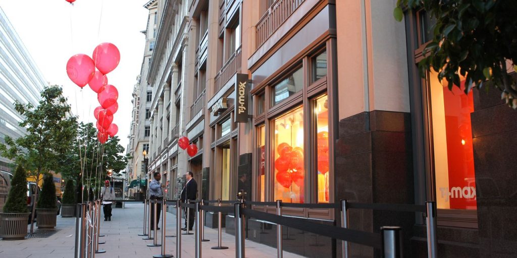 Here are the stocks to buy and sell if interest rates stay high: Jefferies