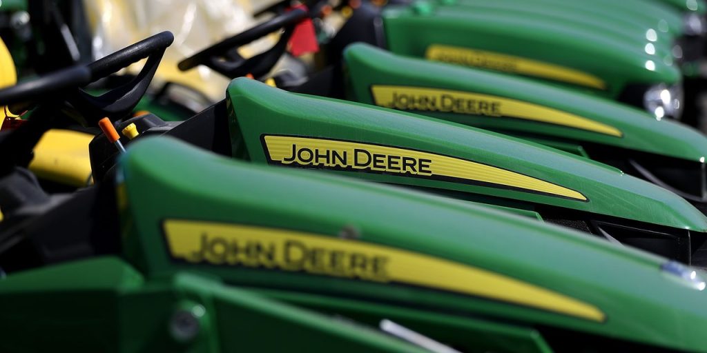 Deere & Co. profit and guidance beat forecasts, but stock falls