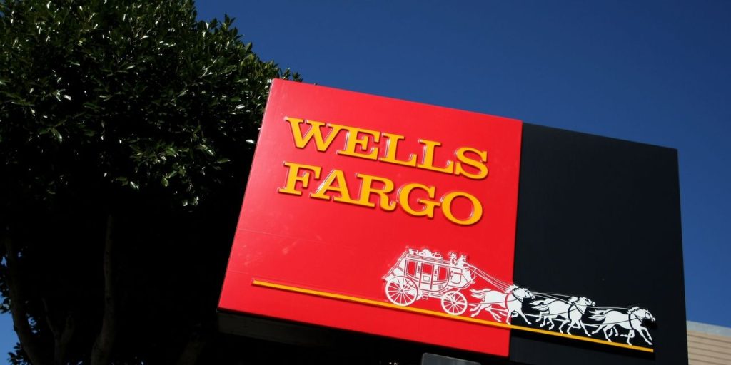 Commercial and industrial lending falls again this week, but lending by small banks is up