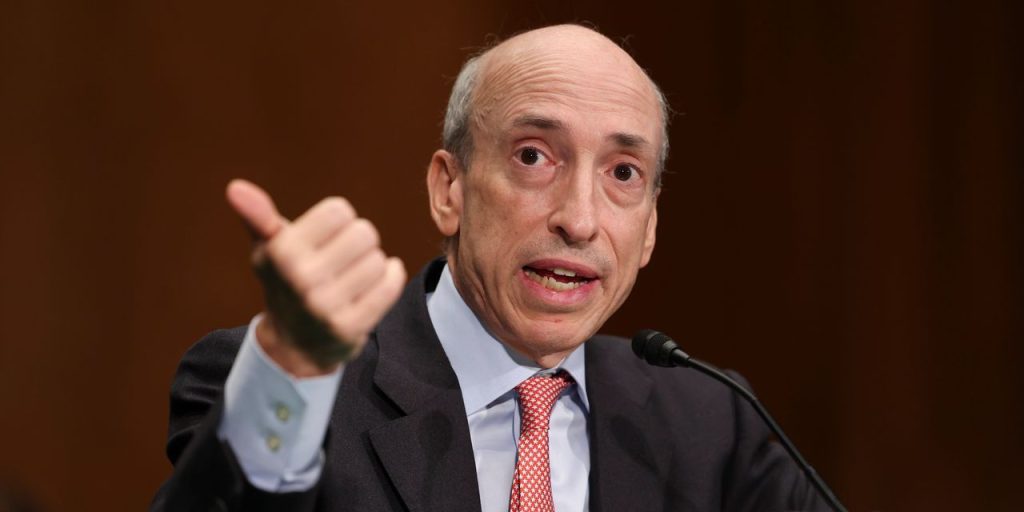 SEC votes to require private equity and hedge funds to disclose performance and fees