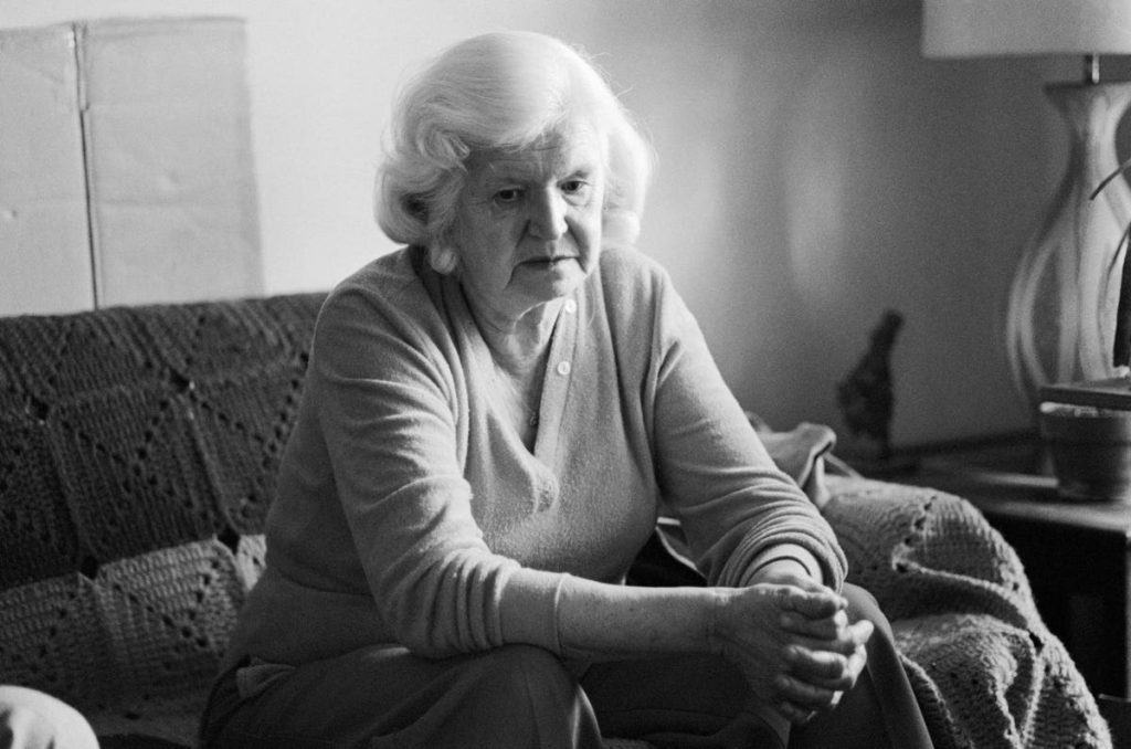 5 Warning Signs Of Aging Parent’s Self-Neglect—What To Do Now