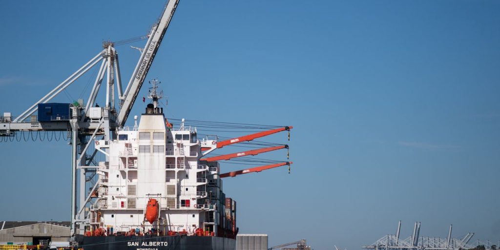 U.S. trade deficit in goods widens in July