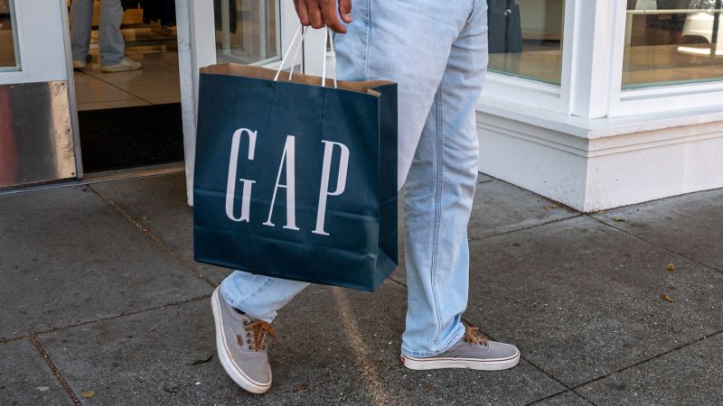 Gap reports mixed second quarter and decline in sales across all brands