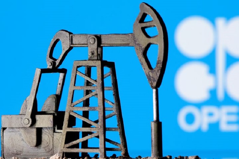 Oil prices flat as investors weigh China data against OPEC optimism