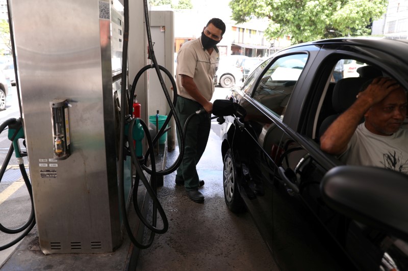 U.S. gasoline prices at year high, tight supply weighs on motorists
