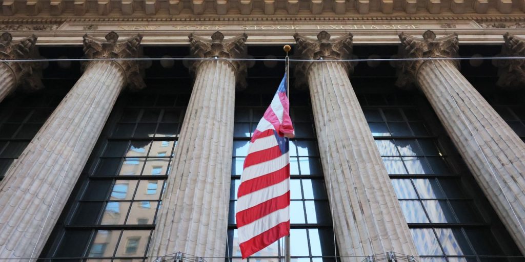 U.S. stocks lose grip on gains as investors await Fed meeting this week