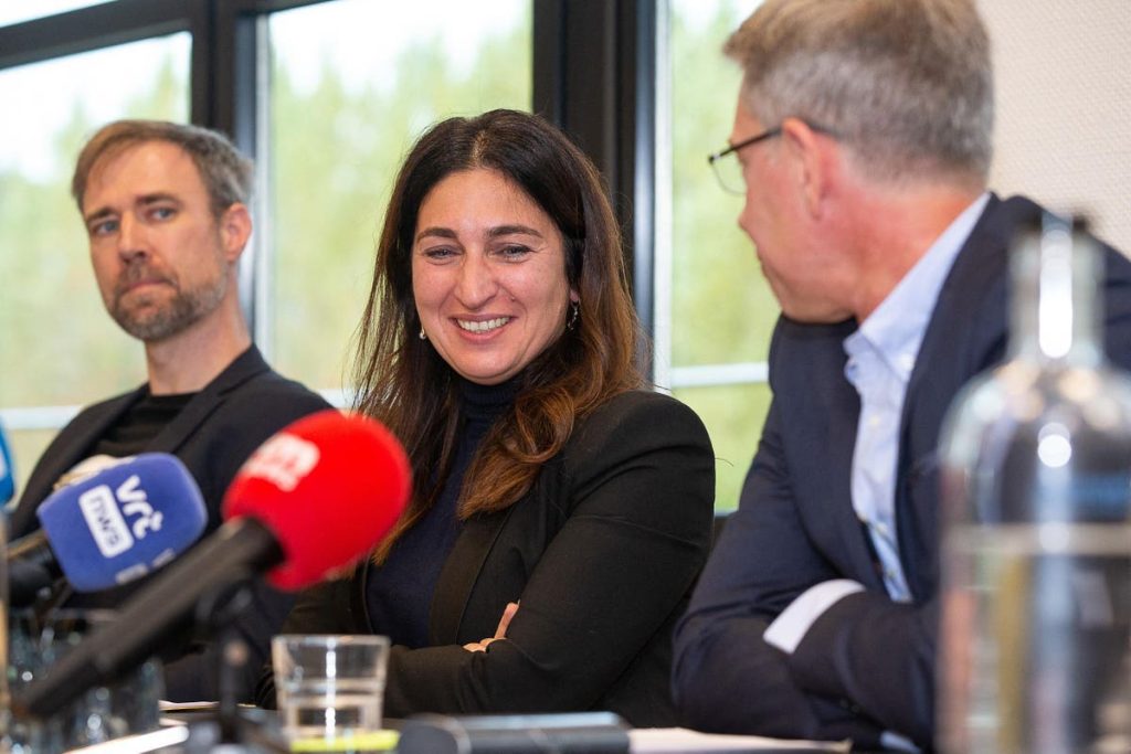 Should You Pick Starbucks Over 3M Stock For Next Three Years?