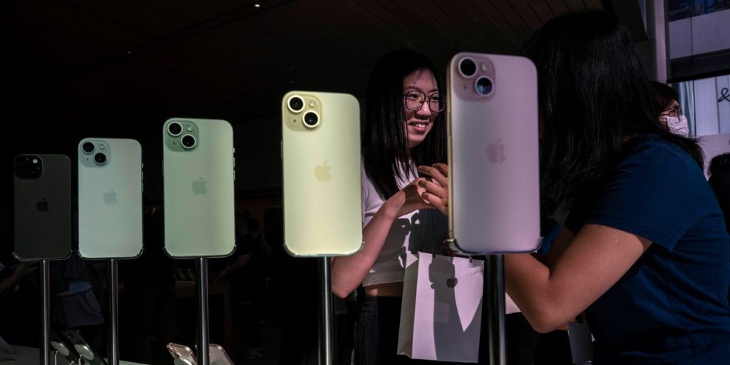 U.S. trade deficit in goods shrinks 7.3% — and might give small lift to GDP