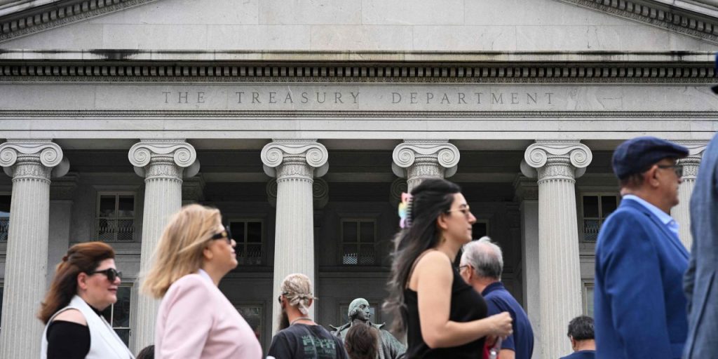 Why Wells Fargo sees potentially ‘good entry points’ in long-term bonds after yield surge