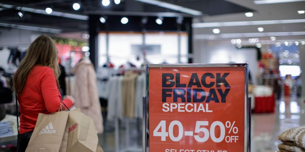 GDP numbers hint that many consumers — but not all — may keep spending through the holidays