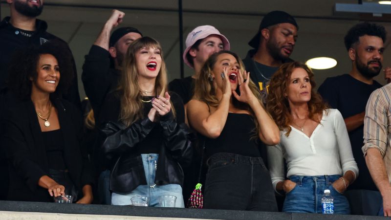 Taylor Swift, a pop culture juggernaut, propels ‘Sunday Night Football’ to record ratings