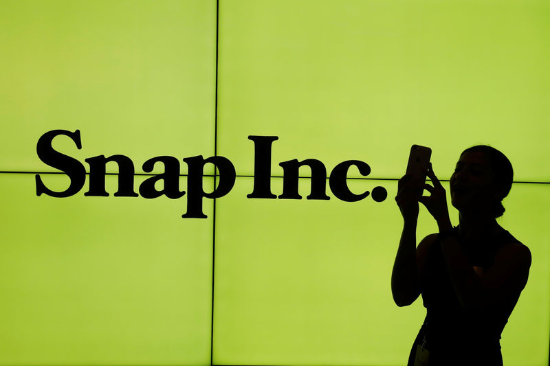 Snap sees upbeat fourth quarter as new ad features start to pay off