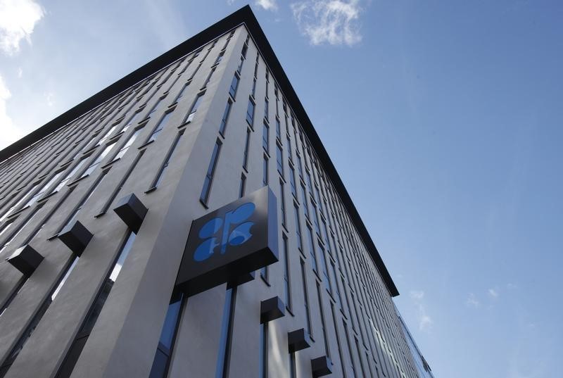 Oil prices fall again; demand worries outweigh tight supply