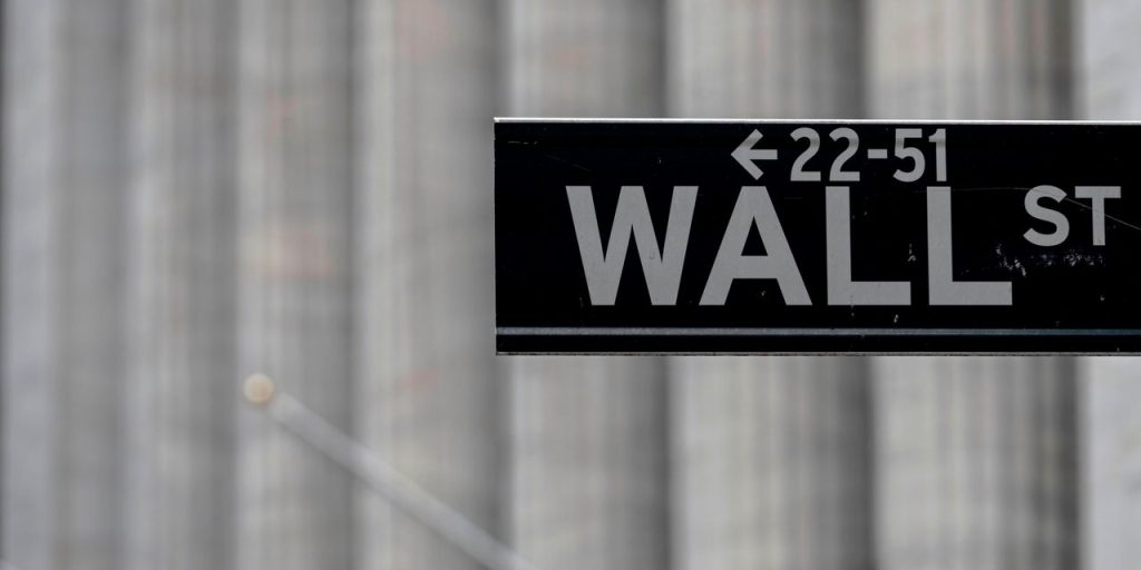 Dow ends slightly lower while S&P 500 extends longest winning streak in 2 years