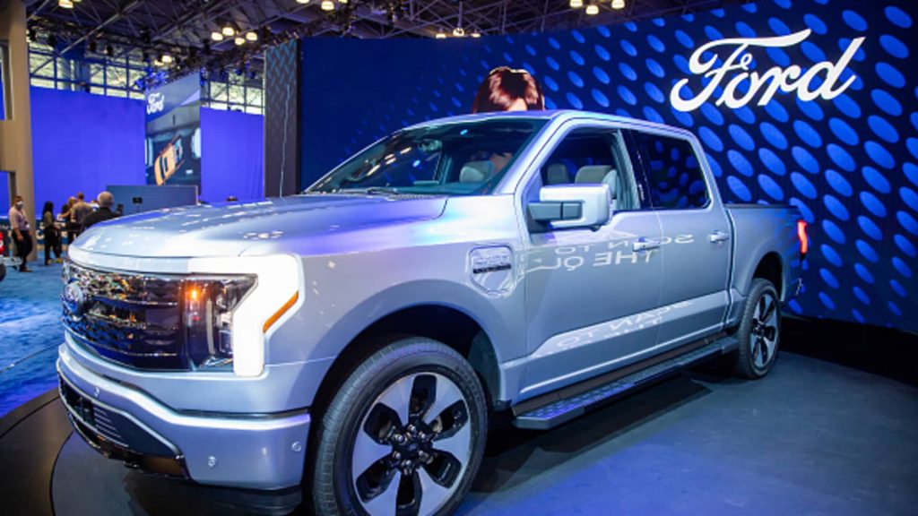 Ford could do 2 things to really shine in a challenging 2024 for the auto industry