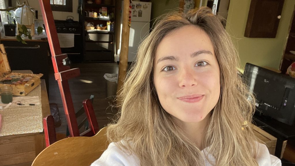 23-year-old artist paid $500/month to live in a ‘dry’ cabin in Alaska—it had no running water: Take a look inside