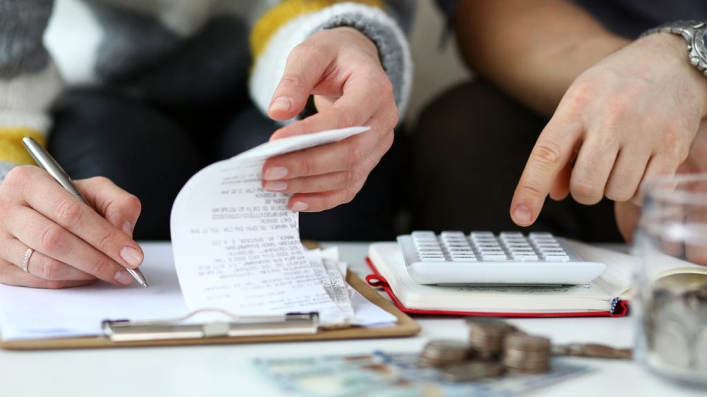 Love and money: Big chunk of US couples admit to fighting about finances