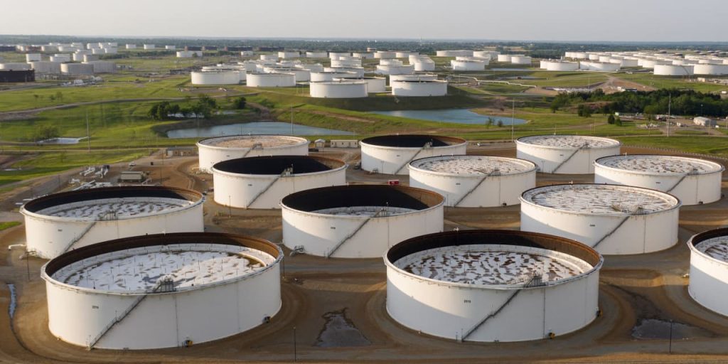 Oil prices ends sharply lower as Red Sea worries fade