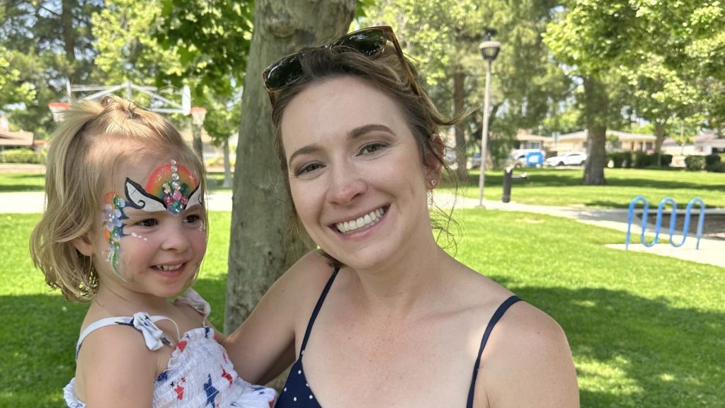 36-year-old brought in $77,000 in passive income from Etsy in 2023—she spends ‘5-10 minutes’ per day on it